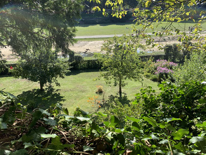 Blick von der Stadtmauer auf den Garten, die Aa und die Westerholtsche Wiese